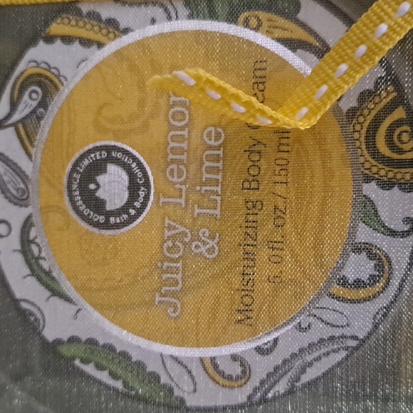 Perfect Gift Set - Picture 2 of 6